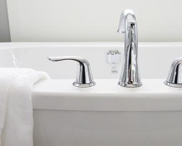 3 hábitos diários que podem manter seu banheiro sempre limpo