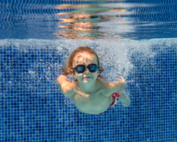 Férias escolares exigem maior cuidado com a utilização da piscina