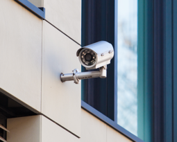É possível instalar câmera na piscina? Algum morador pode alegar invasão de privacidade?